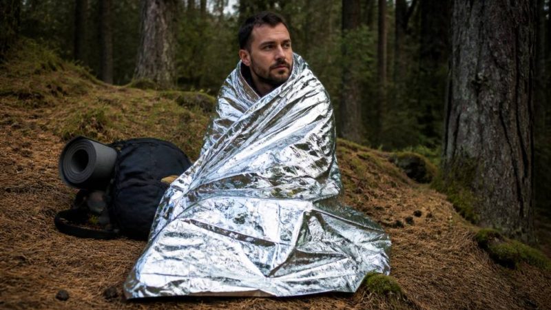 Rettungsdecke seite: funktion, einsatz und wichtige kaufkriterien für outdoor und camping